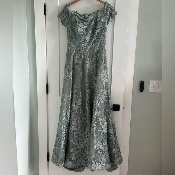 LARA 29122 Silver Sage Off-Shoulder Women’s Lace Embroidered Formal Dress Sz 10 - Picture 5 of 10